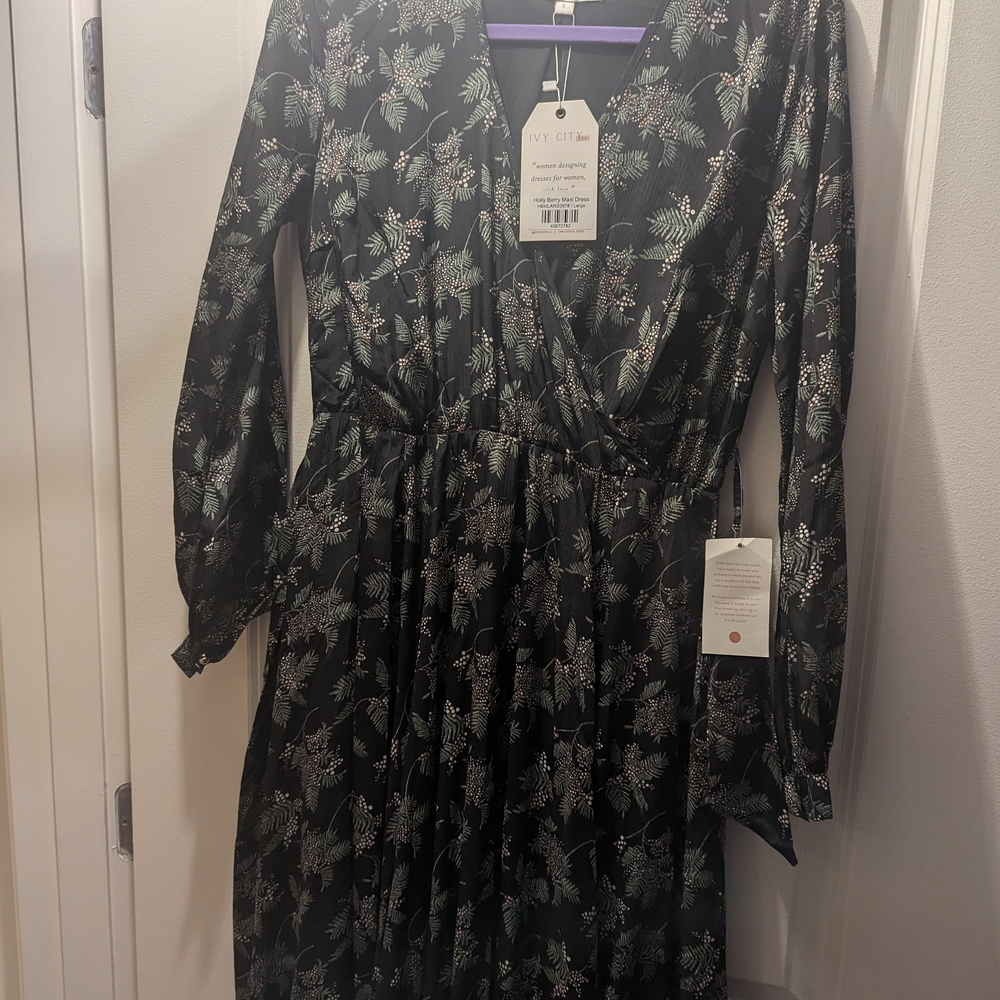 Ivy City Co Holly Berry Maxi Size L